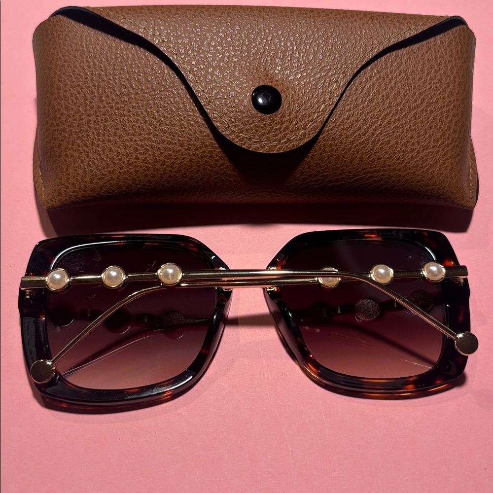 Tortoise Shell Sunglasses with Case - Picture 4 of 4